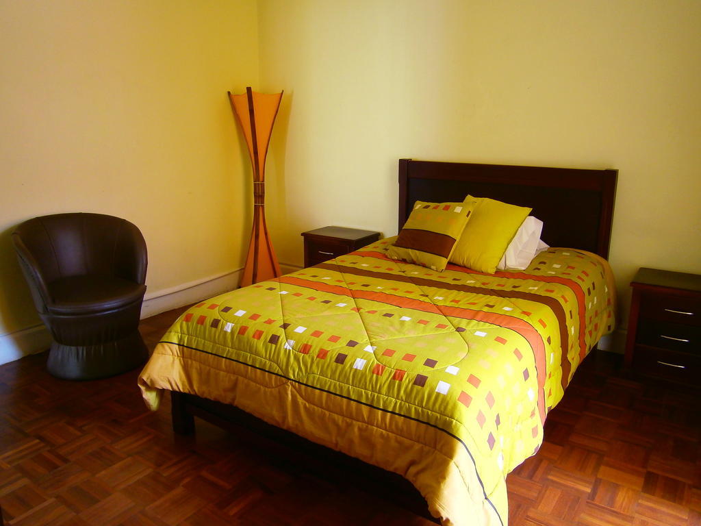The Yellow House Кито Стая снимка