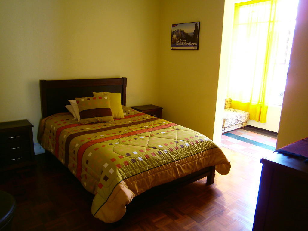 The Yellow House Кито Стая снимка