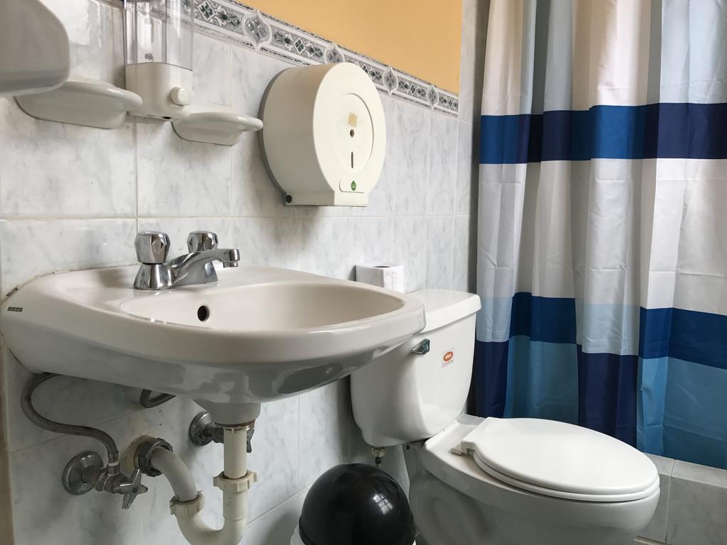 The Yellow House Кито Екстериор снимка