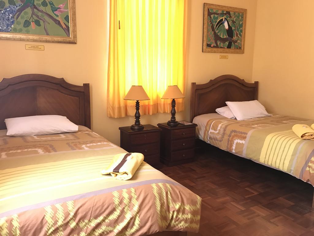 The Yellow House Кито Екстериор снимка